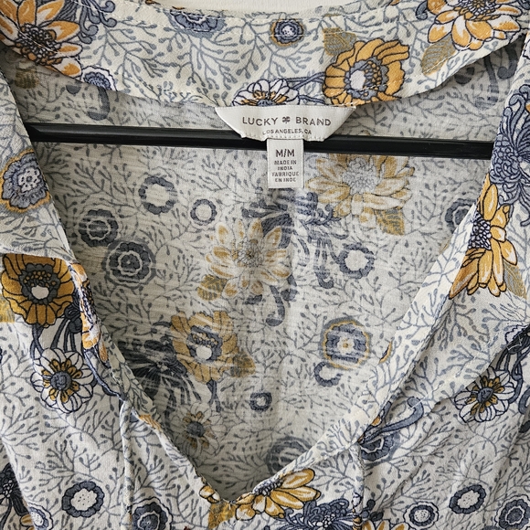 Floral Ruffle Sleeve Top - Picture 2 of 4